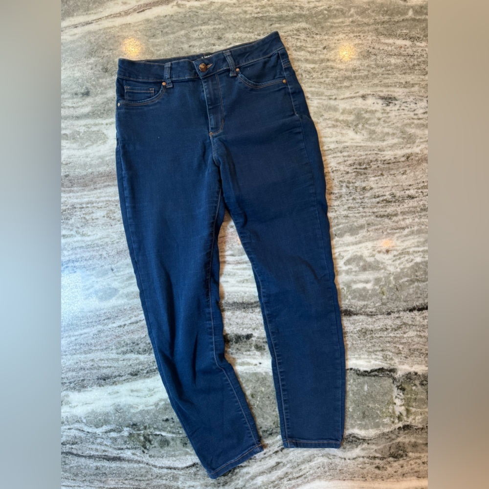 D. Jeans Women’s Slim Fit Jeans Size 8 Dark Wash
